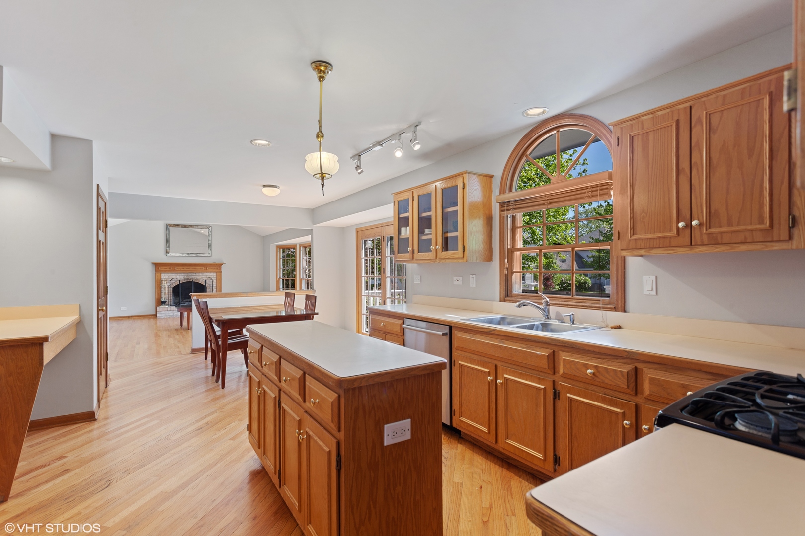 1628 Canyon Run Road Naperville, IL 60565 - Photo 10 of 17