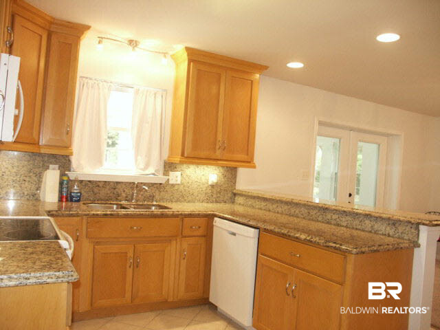 9092 Soldier Creek Road Lillian, AL 36549 - Photo 6 of 19 Kitchen & Appliances
