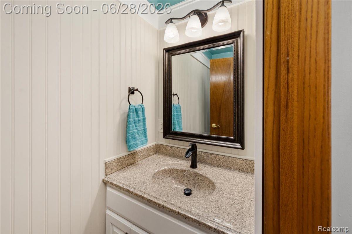 125 Olde Franklin Road Howell, MI 48855 - Photo 31 of 57 2nd powder room