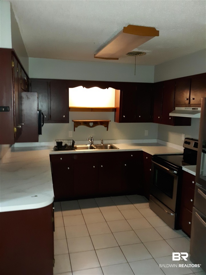 128 Rita Avenue Daphne, AL 36527 - Photo 5 of 18 Kitchen
