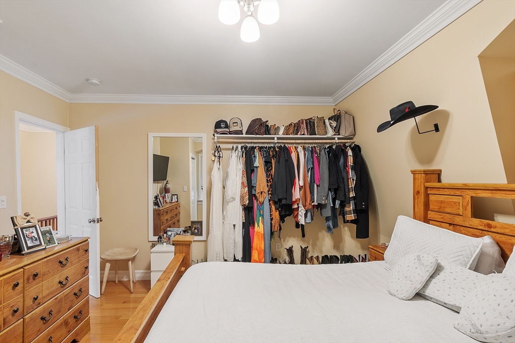 7 Washington Street Somerville, MA 02143 - Photo 25 of 27 a view of a living room