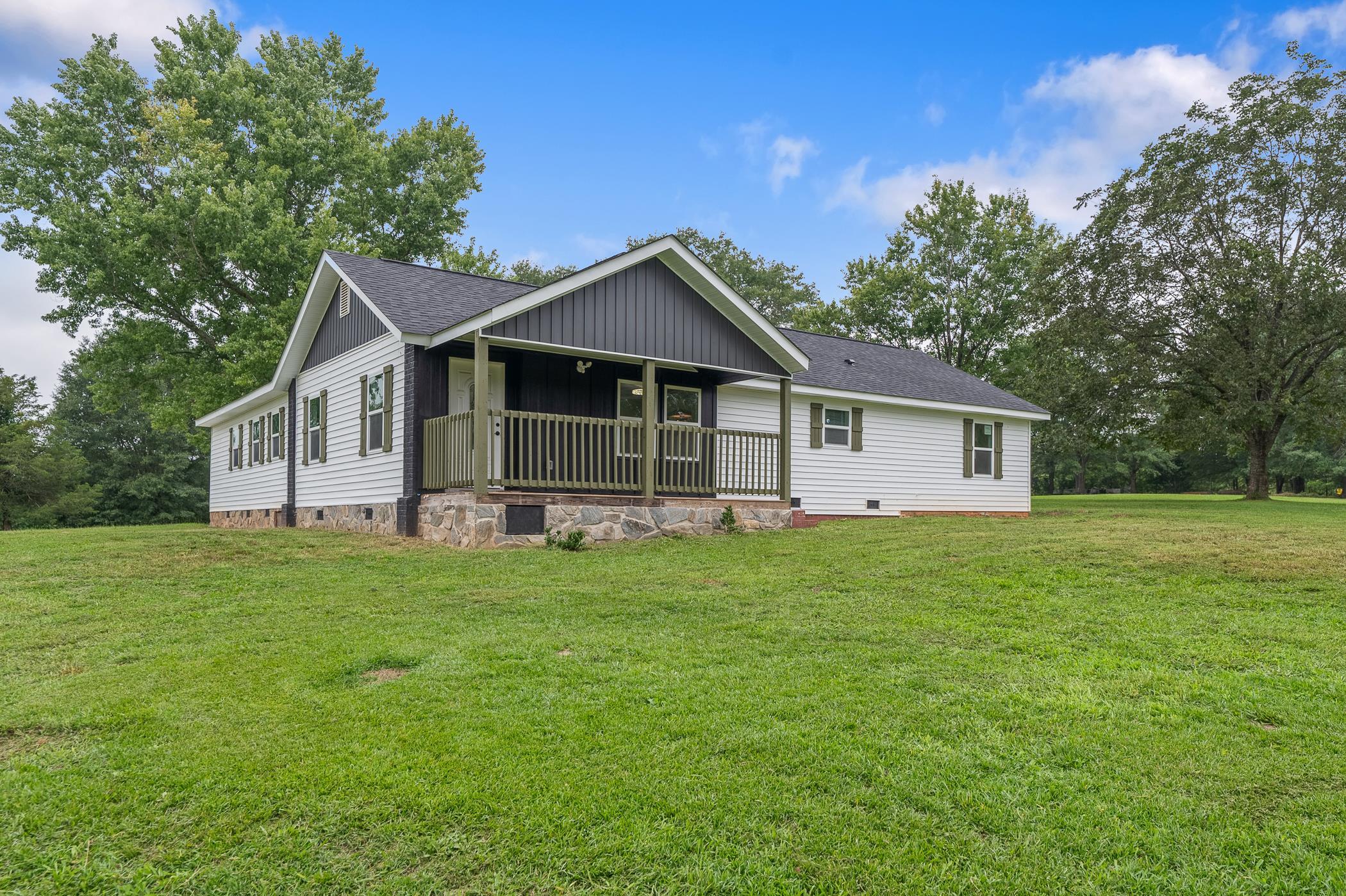 351 State Rd S-42-786 Wellford, SC 29385 - Photo 1 of 40