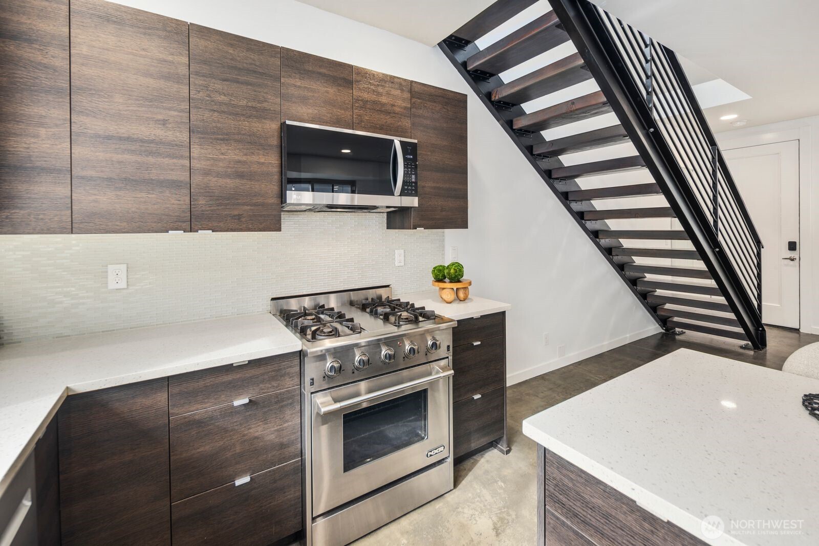 3955 Southwest Oregon Street Seattle, WA 98116 - Photo 14 of 38 Gallery Image 14