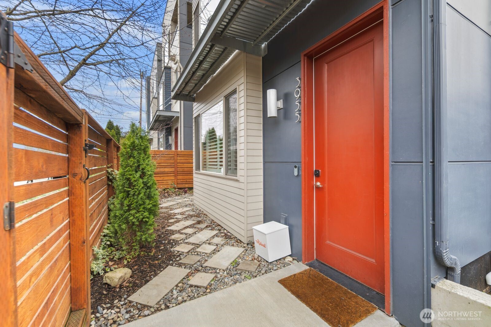 3955 Southwest Oregon Street Seattle, WA 98116 - Photo 3 of 38 Gallery Image 3