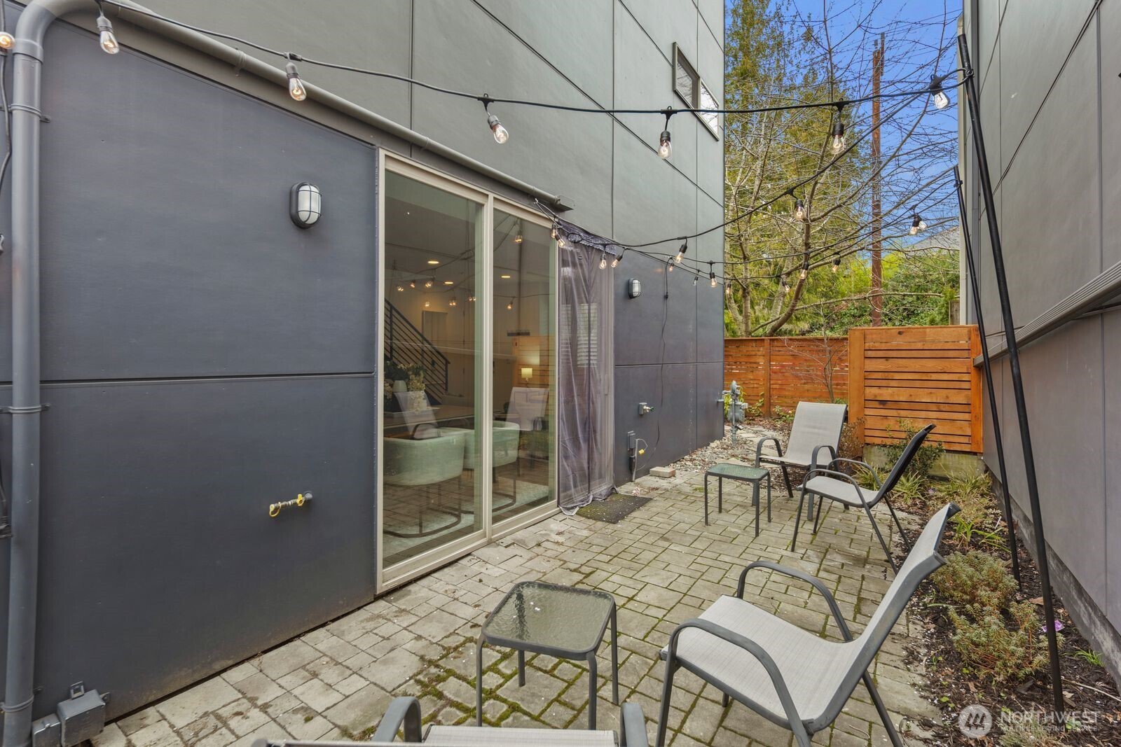 3955 Southwest Oregon Street Seattle, WA 98116 - Photo 33 of 38 Gallery Image 33