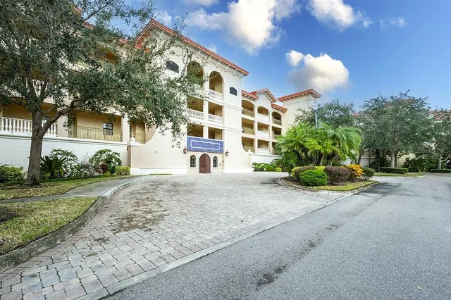 a view of a house with backyard and trees