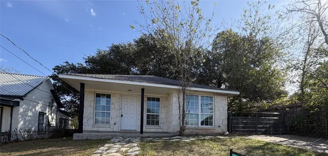 $519,900 | 207 South Creek Street, Fredericksburg, TX 78624
