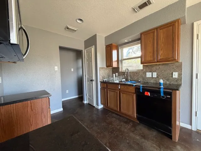 $519,900 | 207 South Creek Street, Fredericksburg, TX 78624