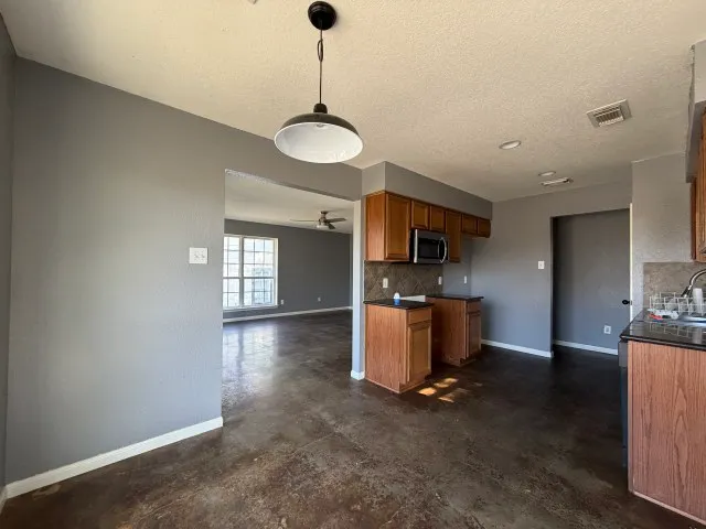 $519,900 | 207 South Creek Street, Fredericksburg, TX 78624