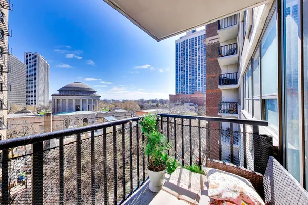 $210,000 | 2740 North Pine Grove Avenue, Unit 8C, Chicago, IL 60614