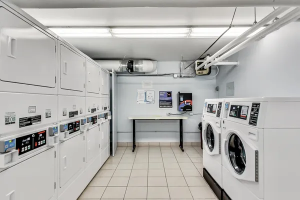 $210,000 | 2740 North Pine Grove Avenue, Unit 8C, Chicago, IL 60614