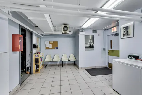 $210,000 | 2740 North Pine Grove Avenue, Unit 8C, Chicago, IL 60614