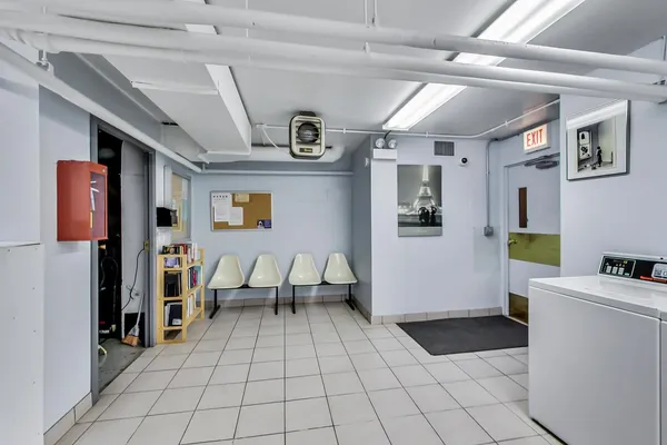 $210,000 | 2740 North Pine Grove Avenue, Unit 8C, Chicago, IL 60614