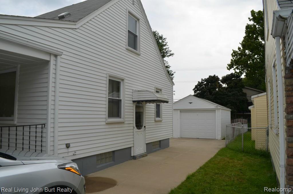 3806 Durham Road Royal Oak, MI 48073 - Photo 3 of 29 side.jpg