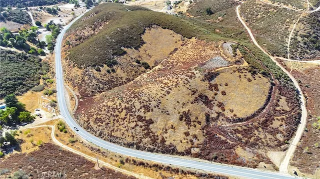 a view of a backyard of the house