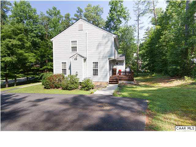 1 Begum Road Palmyra, VA 22963 - Photo 24 of 26 a view of a house with backyard and garden