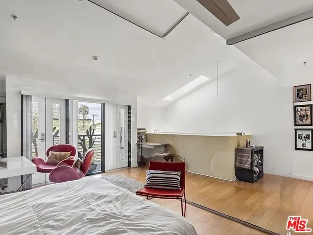 $7,395 | 815 Hampton Drive, Unit 2, Venice, CA 90291