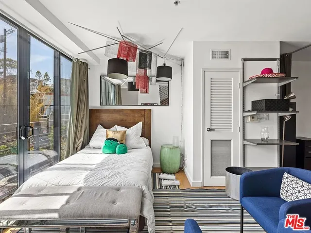 $7,395 | 815 Hampton Drive, Unit 2, Venice, CA 90291