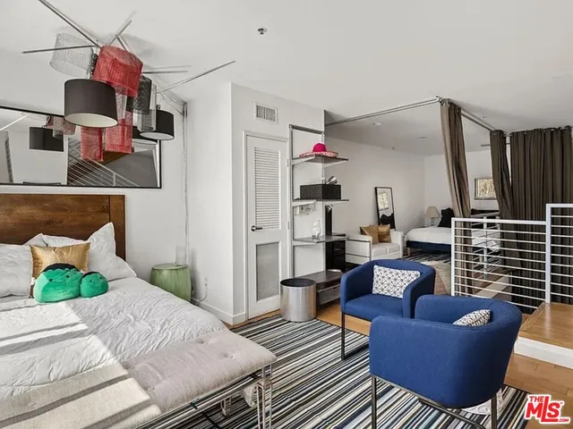 $7,395 | 815 Hampton Drive, Unit 2, Venice, CA 90291