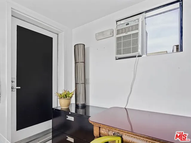 $7,395 | 815 Hampton Drive, Unit 2, Venice, CA 90291