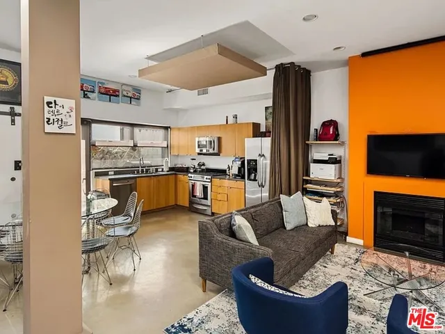 $7,395 | 815 Hampton Drive, Unit 2, Venice, CA 90291