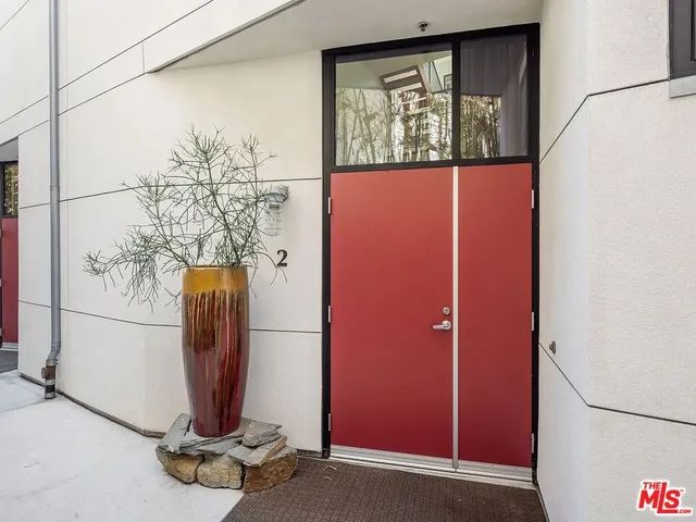 $7,395 | 815 Hampton Drive, Unit 2, Venice, CA 90291