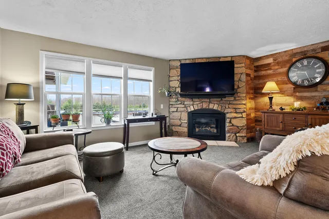 $427,000 | 76 4th Street, Plainwell, MI 49080