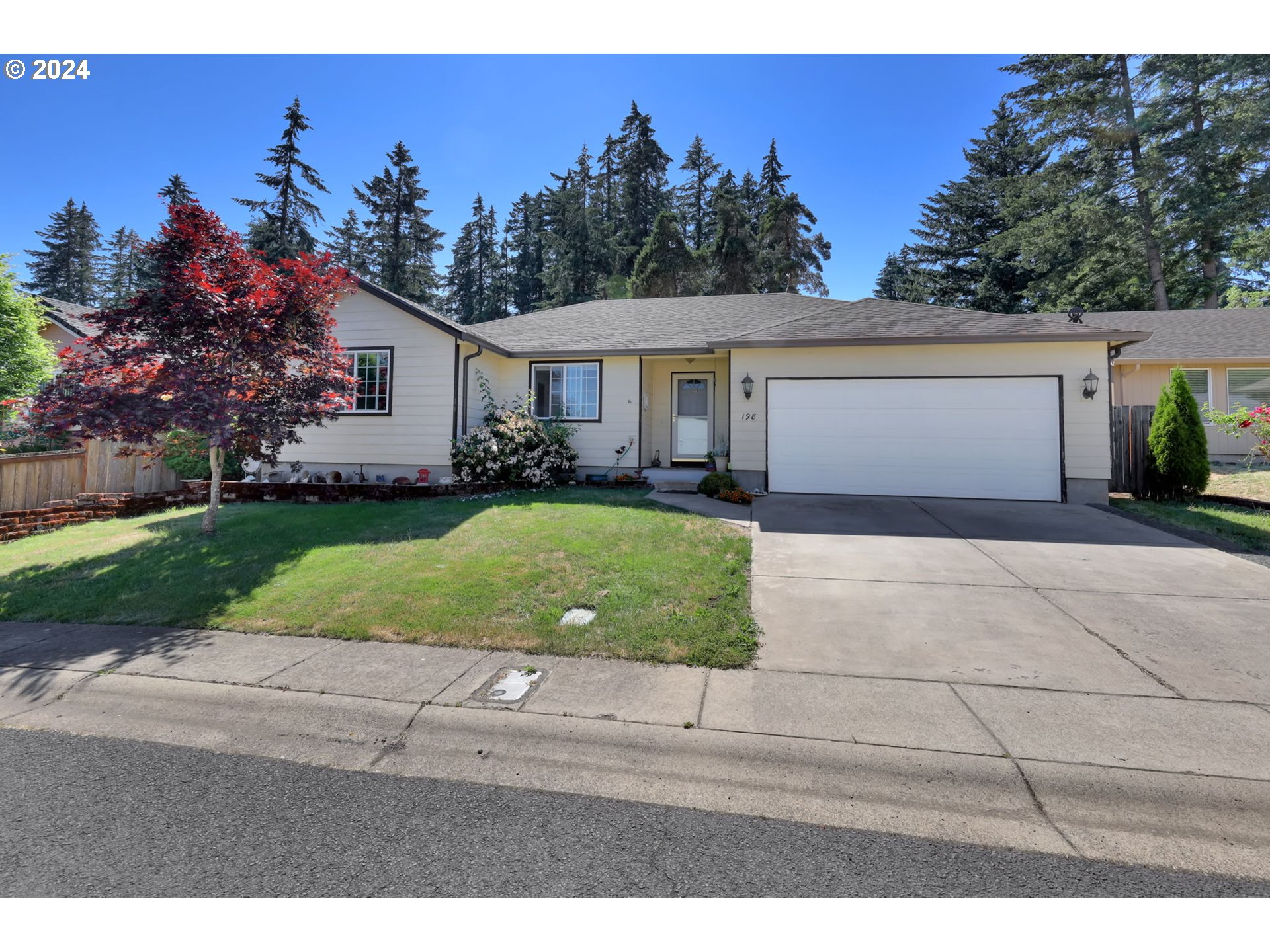 198 Buttercup Loop Cottage Grove, OR 97424 - Photo 2 of 28 Gallery Image 2