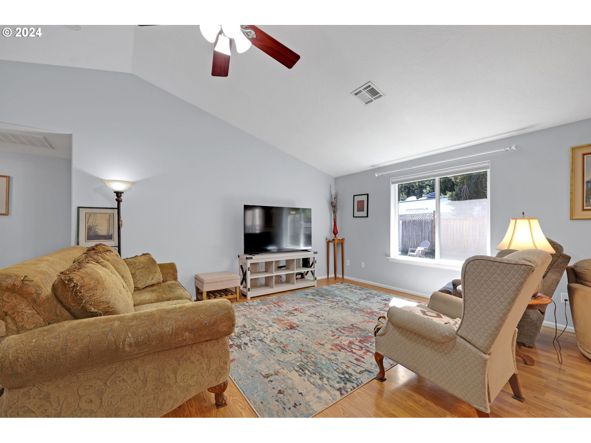 198 Buttercup Loop Cottage Grove, OR 97424 - Photo 4 of 28 Gallery Image 4