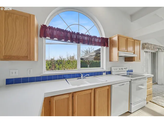 $380,000 | 2717 Maia Loop, Springfield, OR 97477