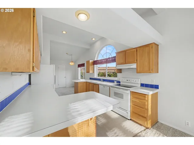 $380,000 | 2717 Maia Loop, Springfield, OR 97477