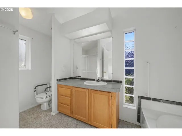 $380,000 | 2717 Maia Loop, Springfield, OR 97477