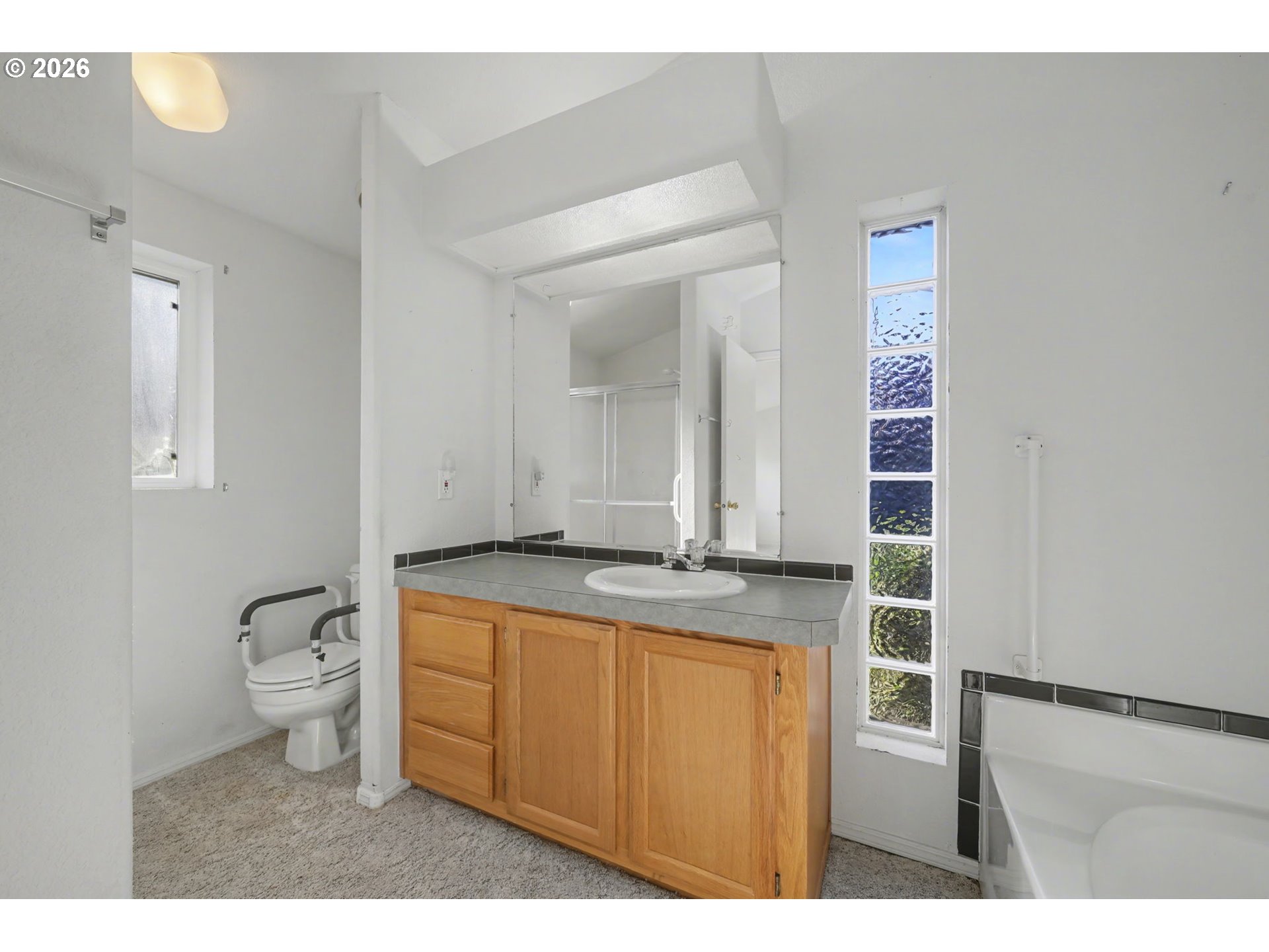 2717 Maia Loop Springfield, OR 97477 - Photo 22 of 39 Bathroom, Attached