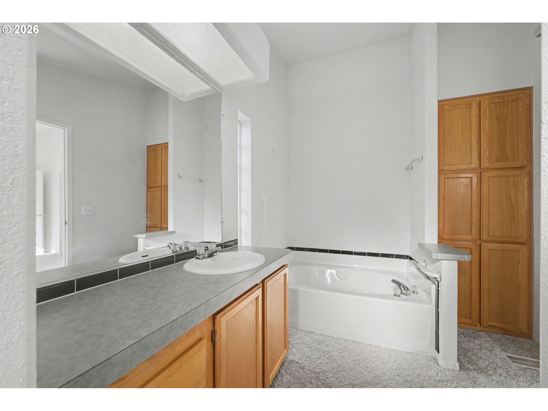 2717 Maia Loop Springfield, OR 97477 - Photo 23 of 39 Bathroom