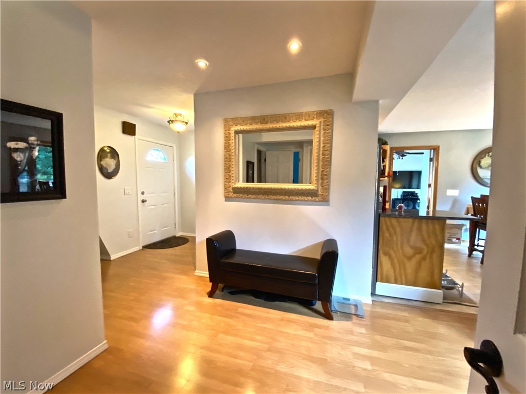 1690 Stillwagon Road Niles, OH 44446 - Photo 21 of 27 foyer area ,
