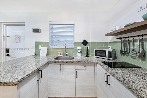 $1,500 | 237 38th Street, Unit 4, Miami Beach, FL 33140