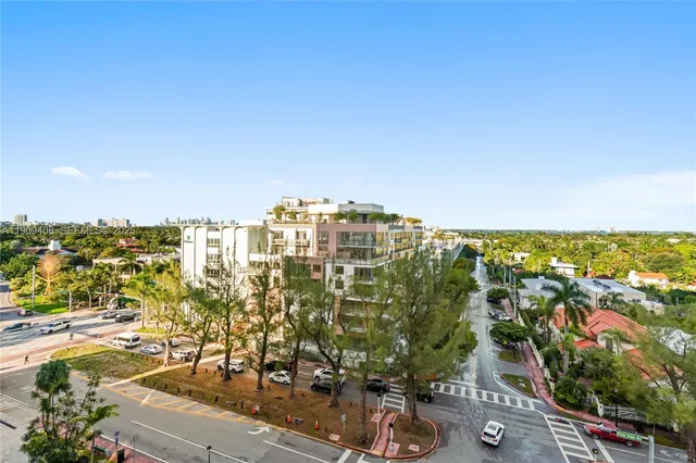 a black and white photo of a living room