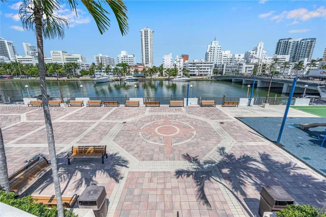 $2,600 | 4101 Pine Tree Drive, Unit 802, Miami Beach, FL 33140