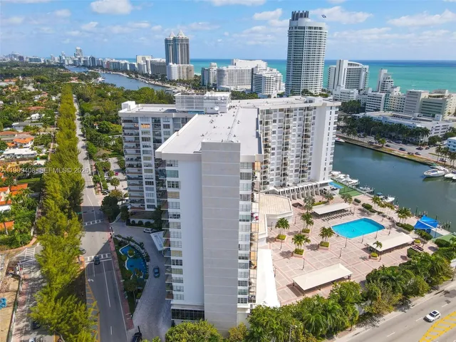 $2,600 | 4101 Pine Tree Drive, Unit 802, Miami Beach, FL 33140