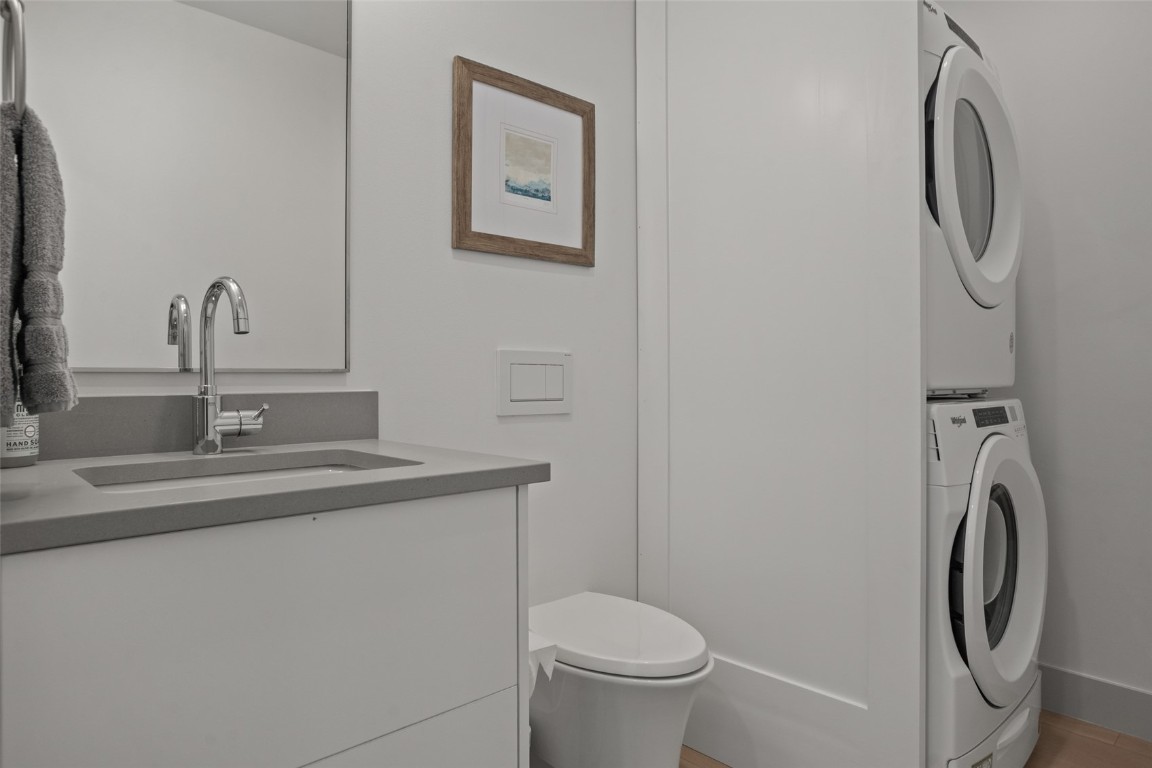 655 Yampa Street, Unit R1 Steamboat Springs, CO 80487 - Photo 26 of 49 a bathroom with a toilet sink and mirror