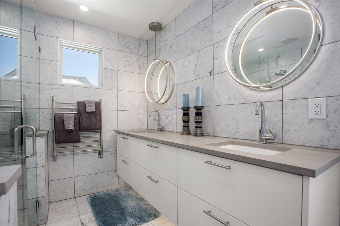 655 Yampa Street, Unit R1 Steamboat Springs, CO 80487 - Photo 36 of 49 a bathroom with a sink and a mirror