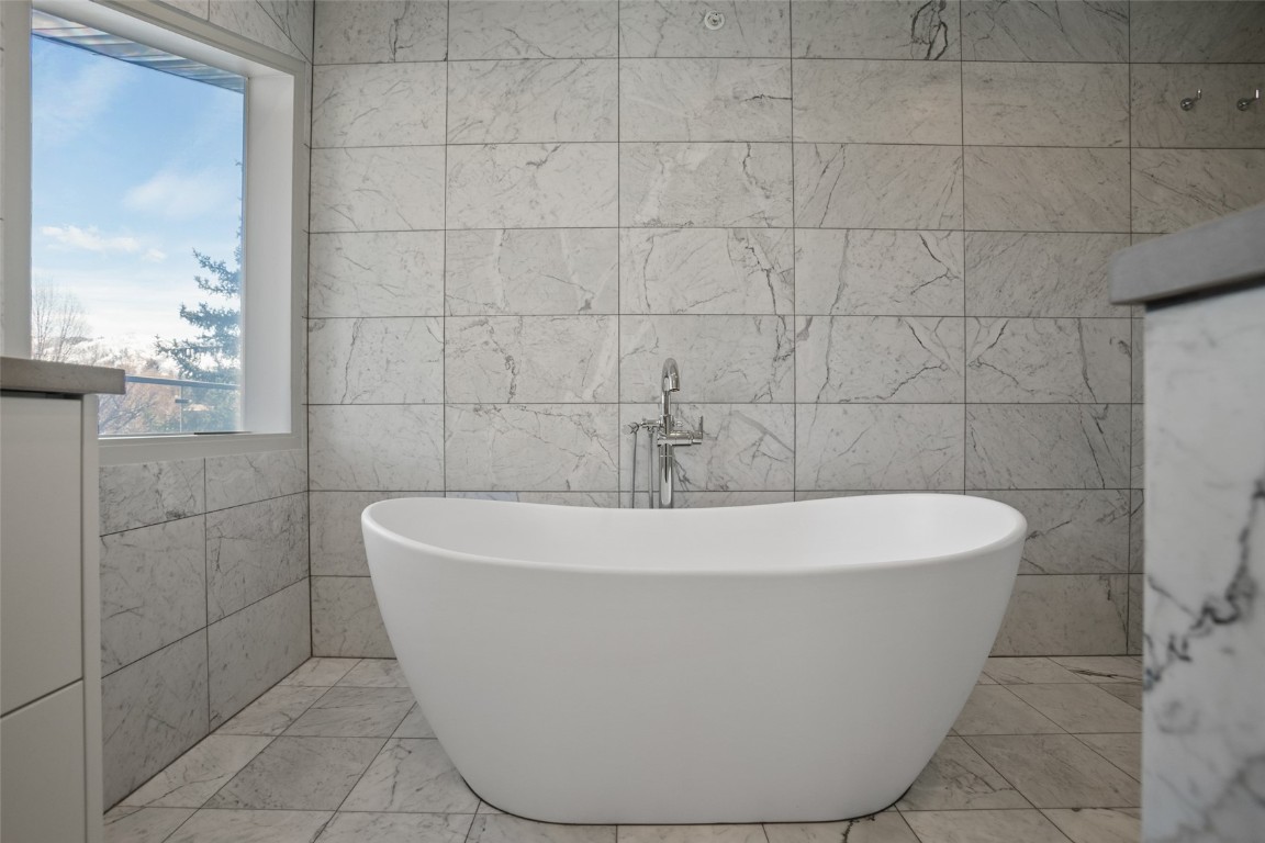 655 Yampa Street, Unit R1 Steamboat Springs, CO 80487 - Photo 38 of 49 a white bath tub sitting in a bathroom