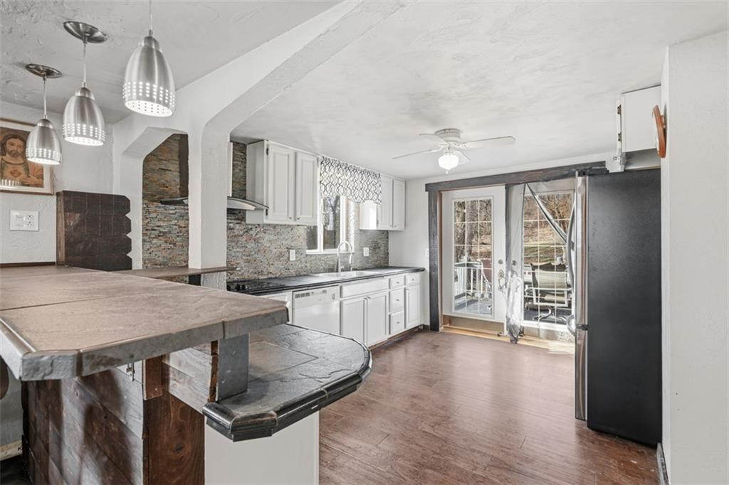 459 Francis Road Pittsburgh, PA 15239 - Photo 11 of 40