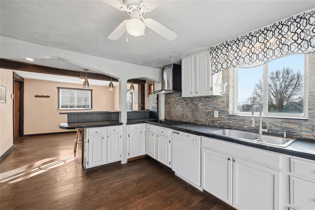 459 Francis Road Pittsburgh, PA 15239 - Photo 15 of 40