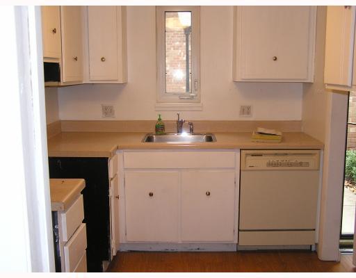 47 Foster Square Allegheny West, PA 15212 - Photo 3 of 7 Kitchen.