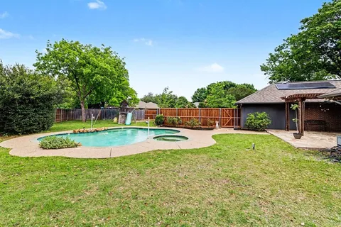 a view of a house with a yard balcony