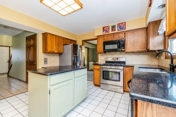 $505,000 | 381 Millington Lane, Aurora, IL 60504