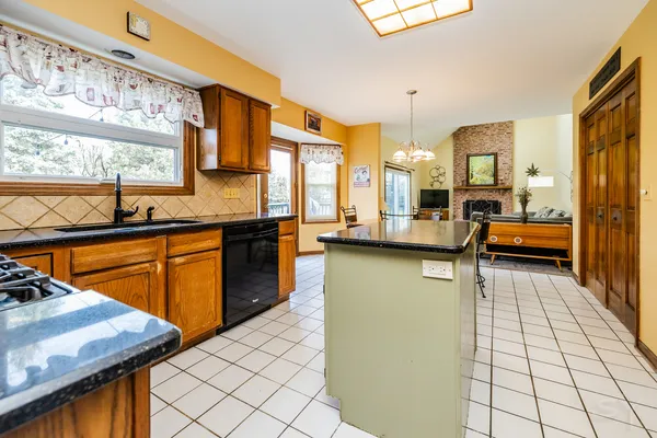 $505,000 | 381 Millington Lane, Aurora, IL 60504