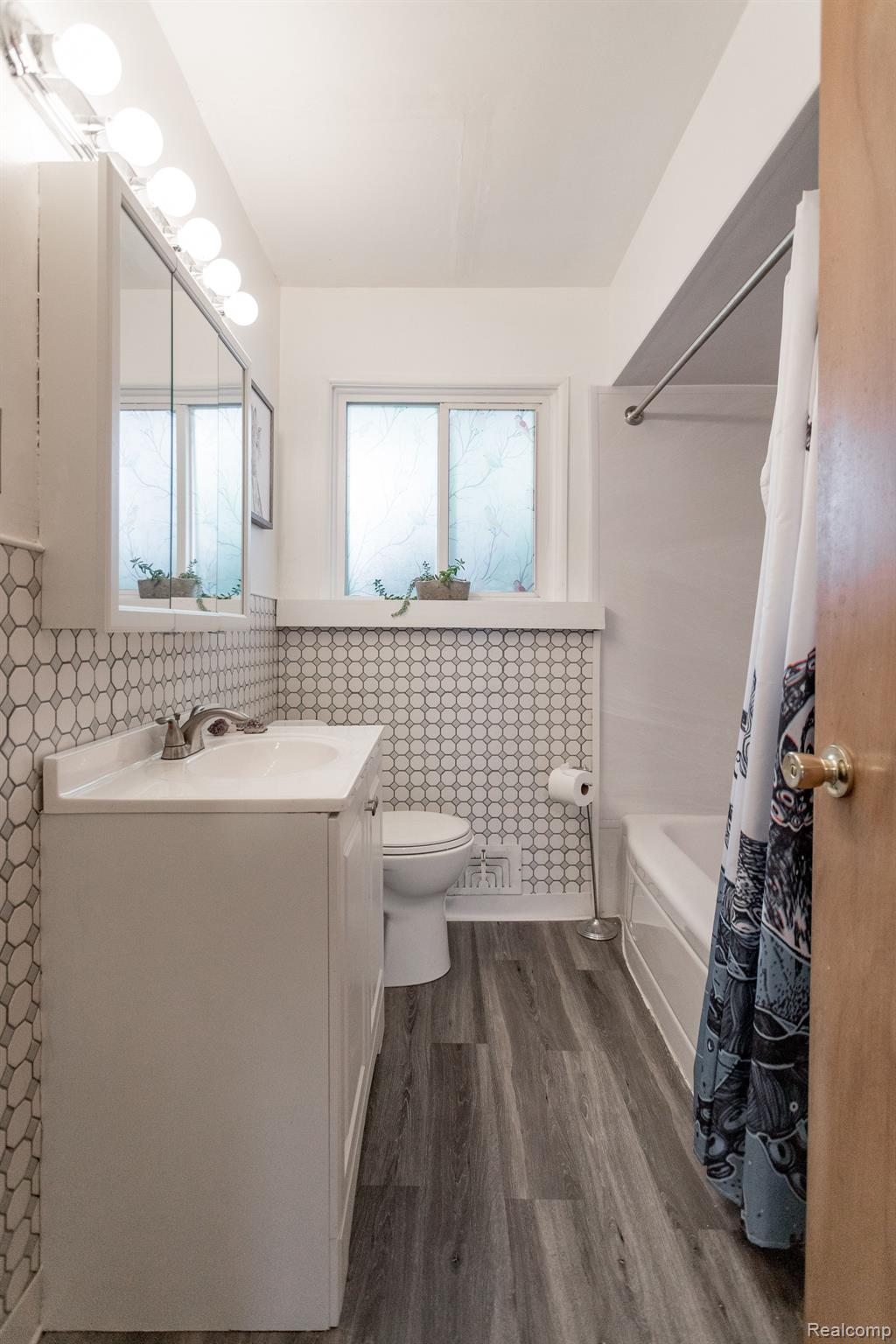 24534 Ridgecroft Avenue Eastpointe, MI 48021 - Photo 11 of 21 Gallery Image 11