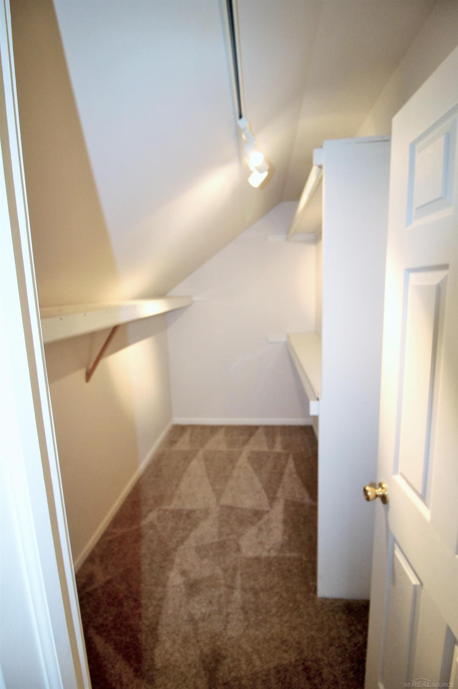1424 Torrey Road Grosse Pointe, MI 48236 - Photo 32 of 54 50096164-31.JPG